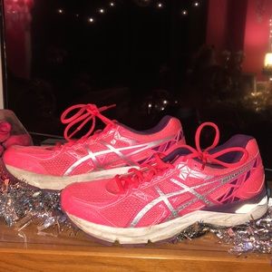 ‼️ Women’s Asics Sneakers ‼️